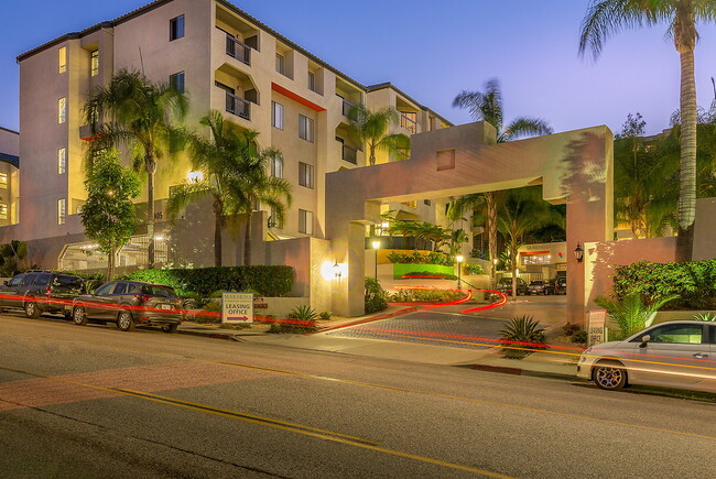 Building Photo - Marbrisa