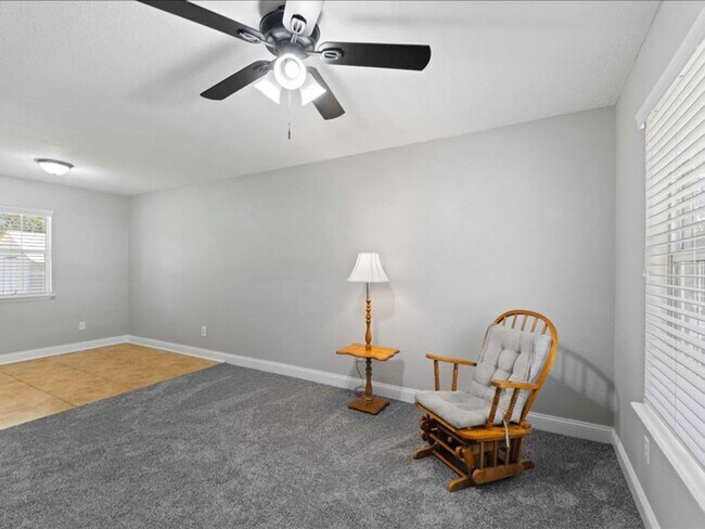 Building Photo - Charming 3 Bedroom Renovated Retreat: Cozy Home with New Upgrades in Serene Neighborhood