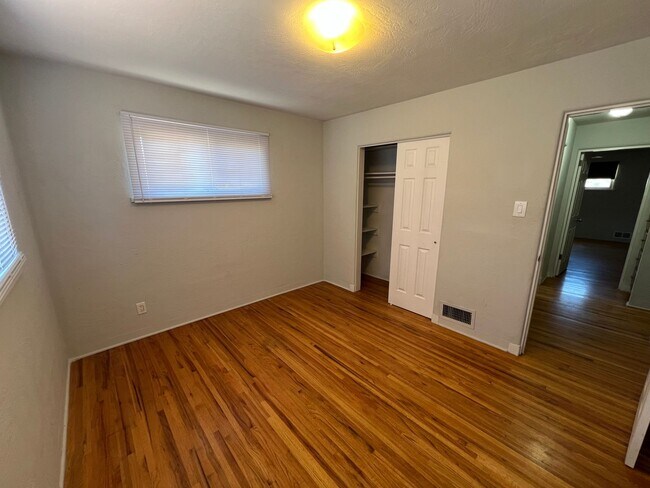 Building Photo - NE 3/BD 2/BA 2/CG