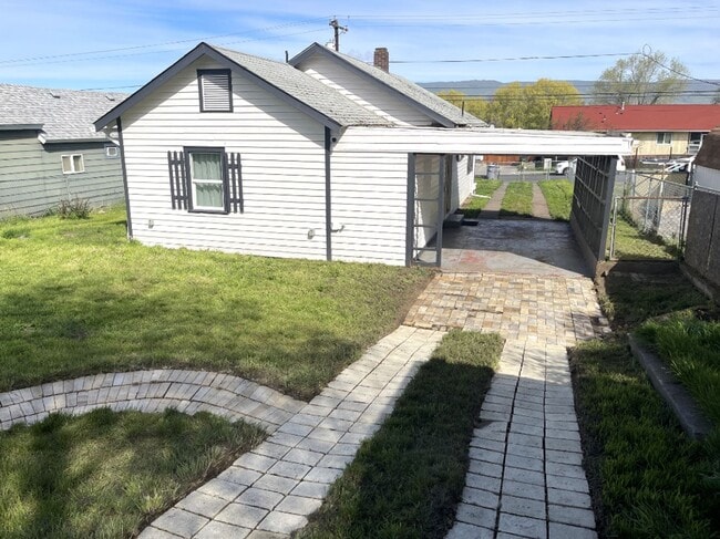 Building Photo - Remodeled Cottage