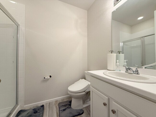 Building Photo - Gorgeous 4-Bedroom Home in Desirable Creek...