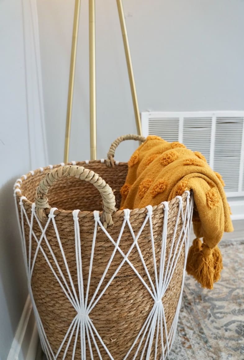 Building Photo - 912 E Spring St