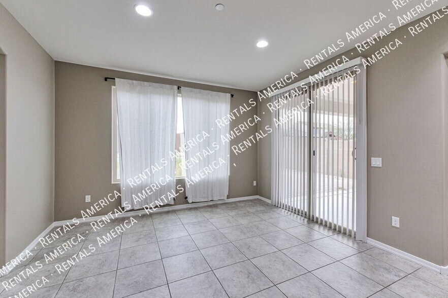 Building Photo - 11042 E Lone Pine Pl