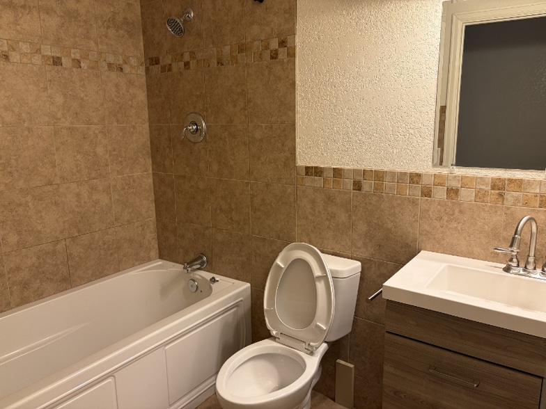 Building Photo - 1628 Lily Lake Dr