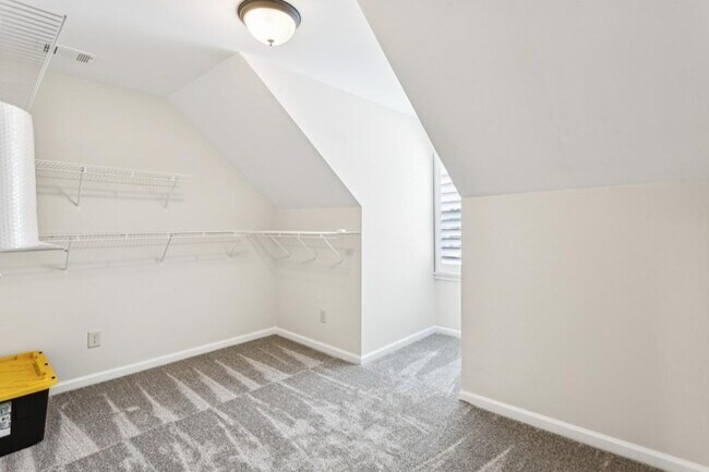 Building Photo - 5032 Hickory Hills Dr