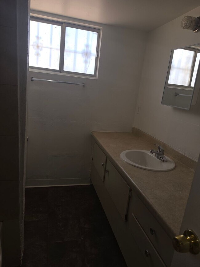 Building Photo - 2p3204