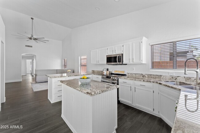 Building Photo - 1804 W Madero St