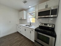 Building Photo - 1415 29th Ave E