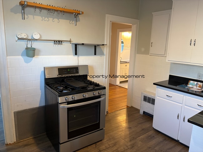 Building Photo - 550-552 Wayland Avenue