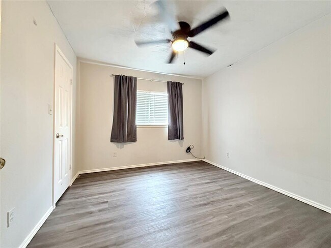 Building Photo - 2734 High Point Dr