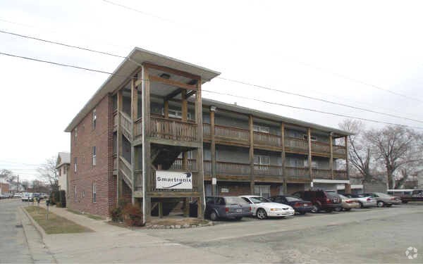 Building Photo - 404 Broadway