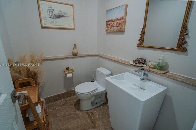 Building Photo - 2493 Poinciana Dr