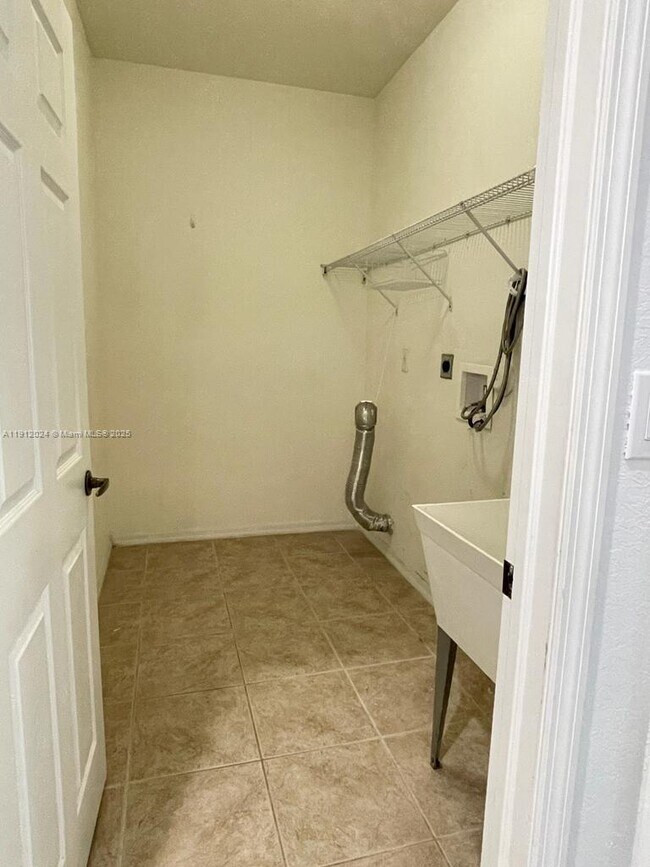 Building Photo - 14934 SW 41st Ln