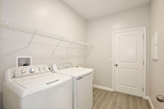 Building Photo - Gorgeous 4/3 Brand New Home with a Spaciou...