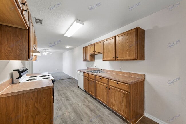 Building Photo - 10275 Aurora Dr