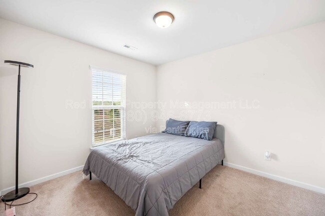 Building Photo - 2452 Royal York Ave