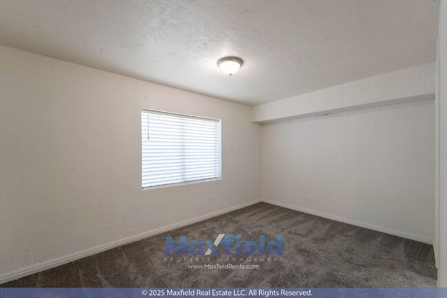 Building Photo - NEW CARPET - 6BD 4BTH 2GAR - Home in Lehi - 6 Month Lease available