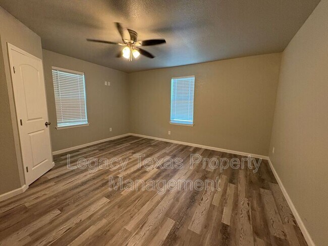 Building Photo - 101-1 Lane Ave