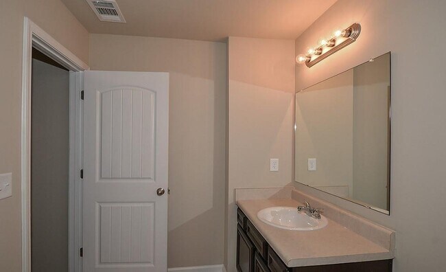 Building Photo - 313 Woodson Way