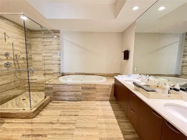 Building Photo - 15901 Collins Ave