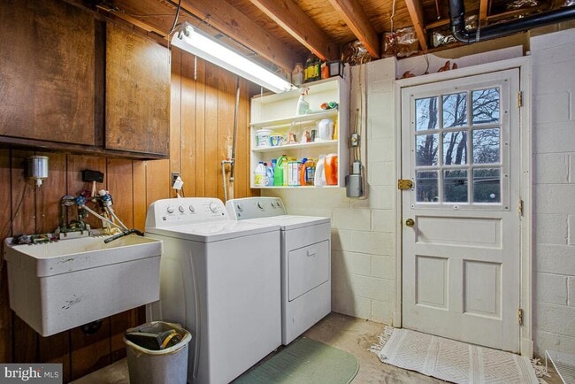 Building Photo - 15805 Wayne Ave