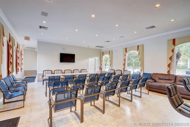 Building Photo - 3387 Commodore Ct