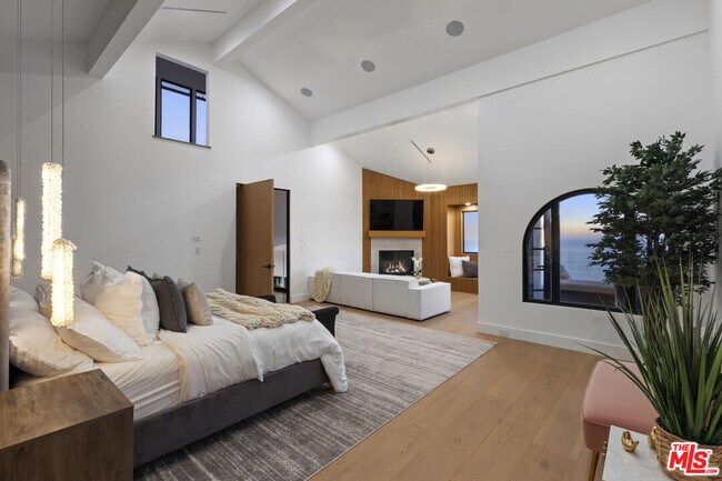 Building Photo - 3909 Villa Costera