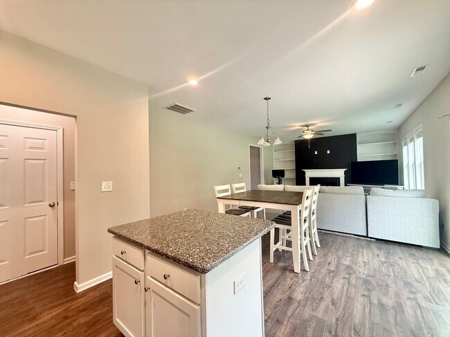 Building Photo - Gorgeous 4BD, 3.5BA Clayton Home with a Fenced Yard in the Desirable Riverwood Community