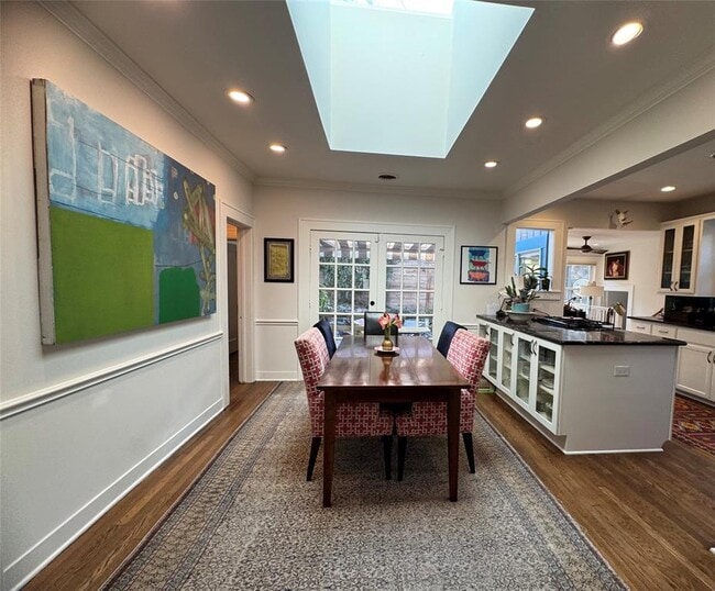 Building Photo - 807 Leonard St