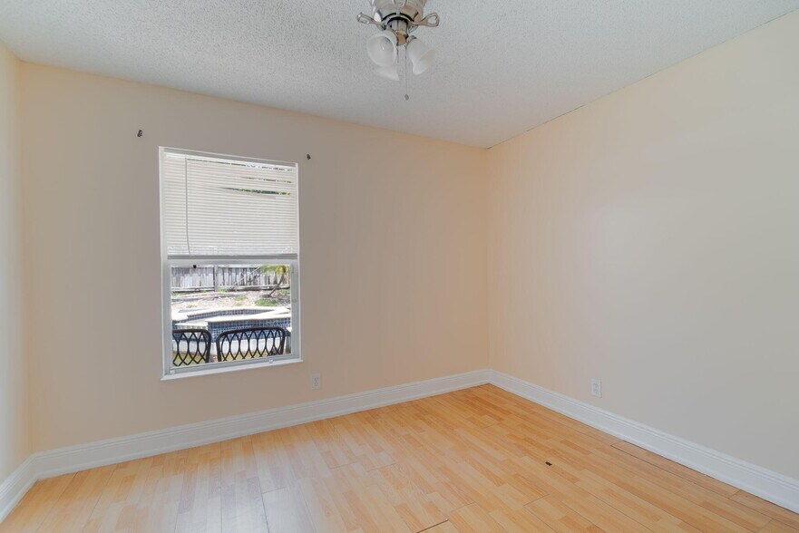Building Photo - 14 Misty Meadow Dr