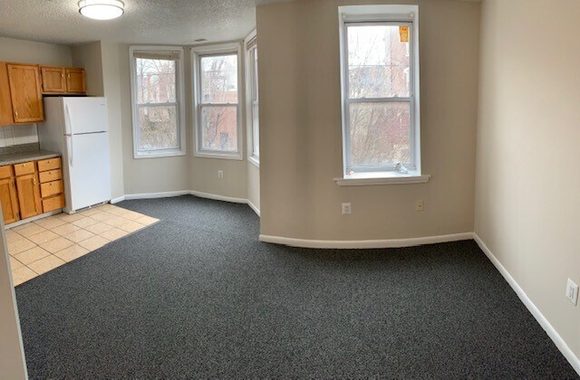 Building Photo - 3828 Lancaster Ave