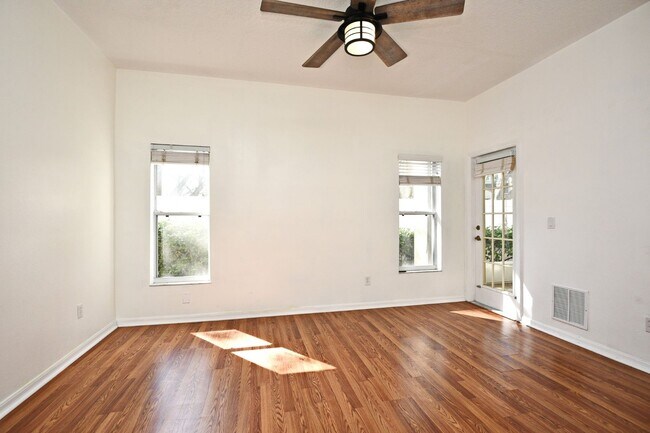 Building Photo - 692 Seabrook Ct