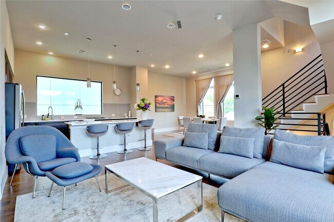 Building Photo - 2123 Arabelle St