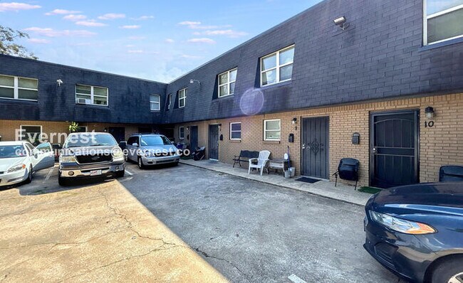 Building Photo - 1512 11th Ave N