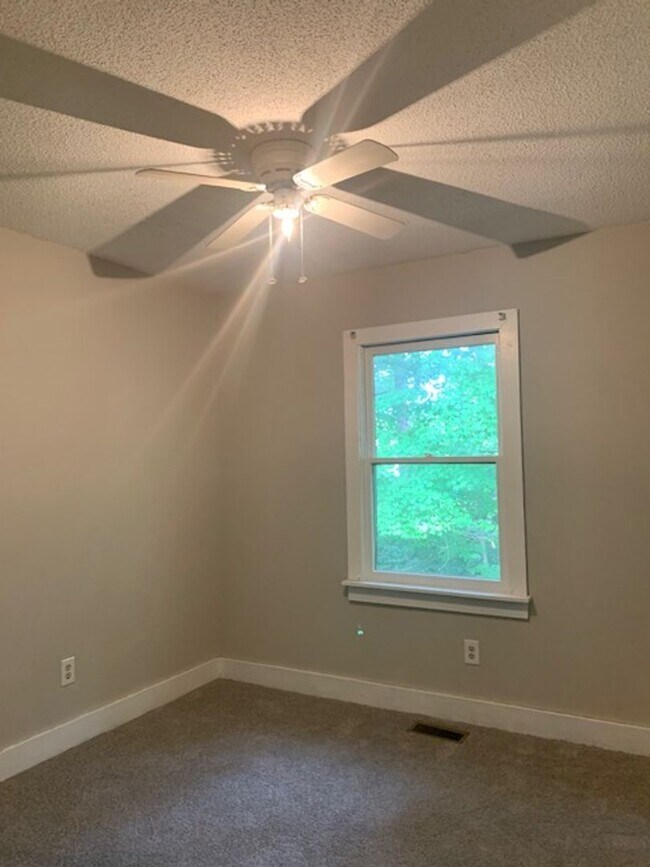 Building Photo - 118-122