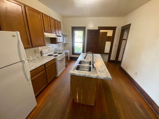 Building Photo - Charming 4-Bedroom Historic Home Near Down...