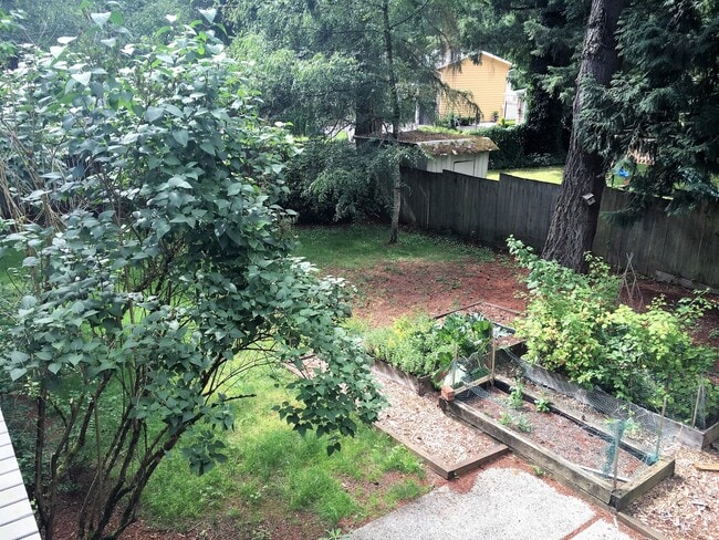 Building Photo - Beautiful 4 Bedroom Gem – Walk to Juanita Beach! Up to $1500 incentive!