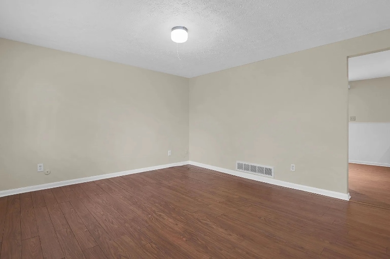 Building Photo - 2464 Queenswood Dr