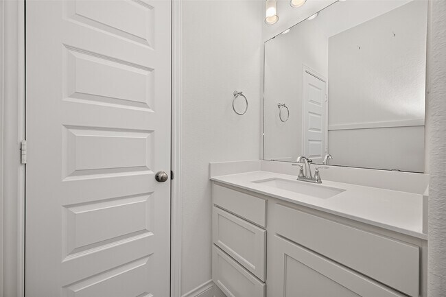 Building Photo - 25109 Pinebrook Grove Ln