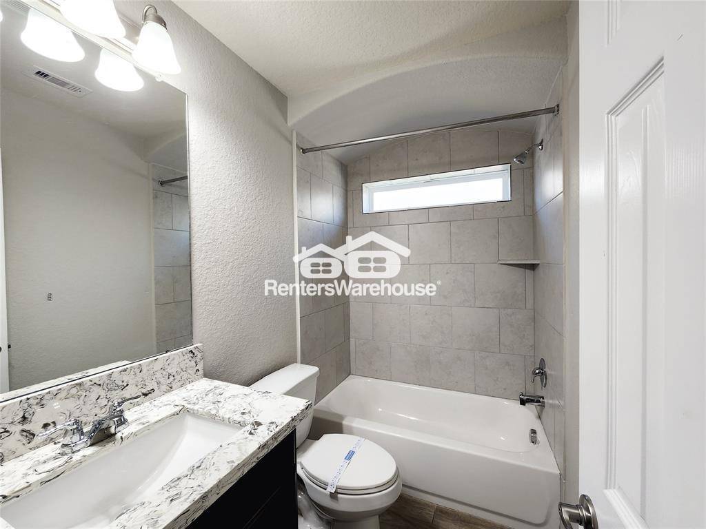 Building Photo - 14534 Myers Dr