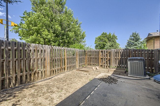 Building Photo - 1538 Chambers Dr