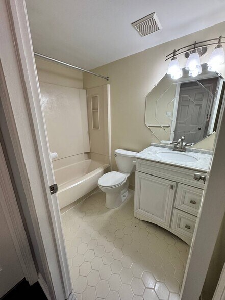 Building Photo - 283 Sassafras Ct