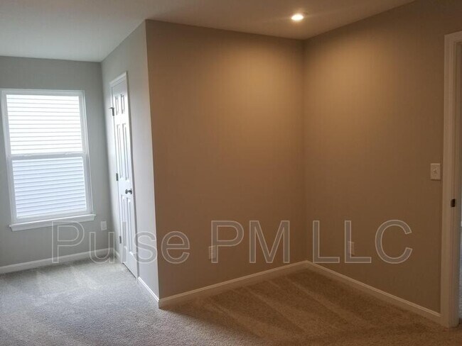 Building Photo - 1389 Meadowrun Ln