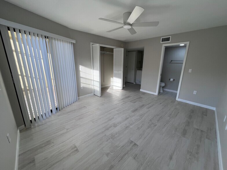 Building Photo - 2515 Bayshore Gardens Parkway