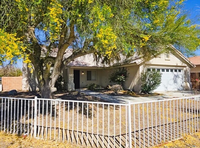 Building Photo - 13987 El Cajon Dr