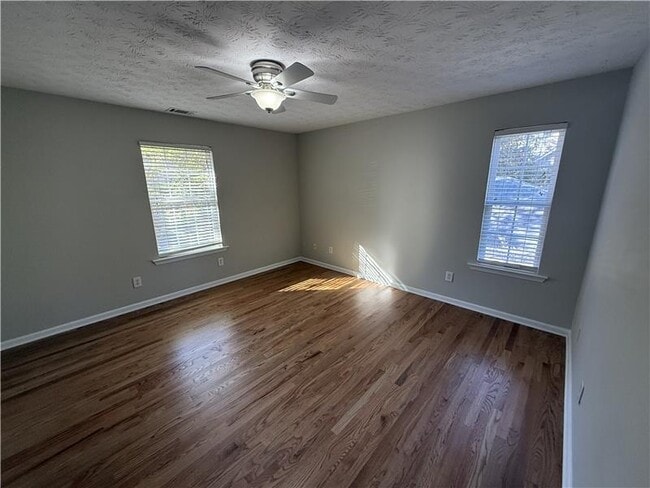 Building Photo - 27 Montgomery St SE