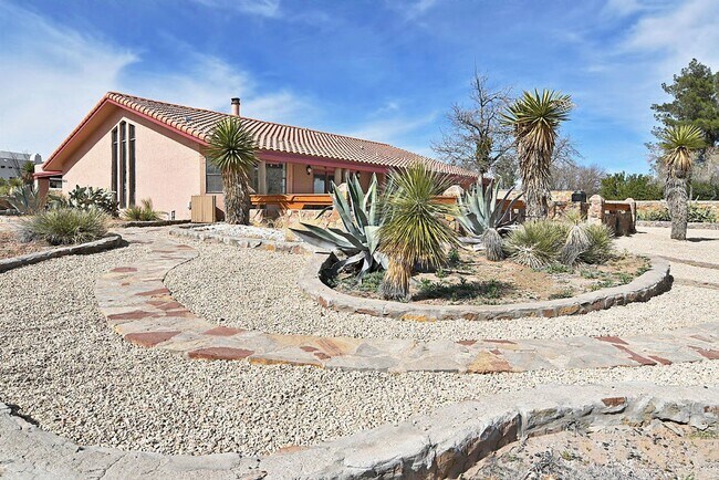 Building Photo - 6621 Vista Hermosa