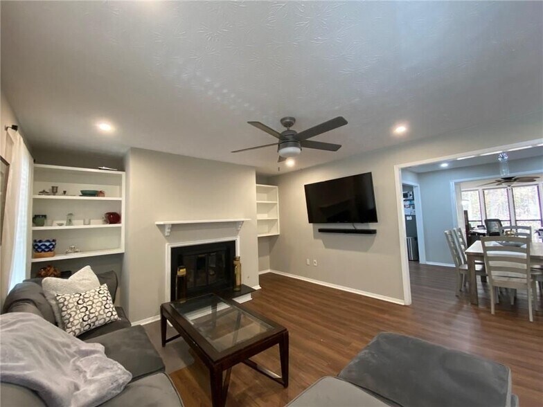 Building Photo - 704 Dunbar Dr