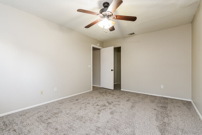 Building Photo - 490 Chicago Woods Cir