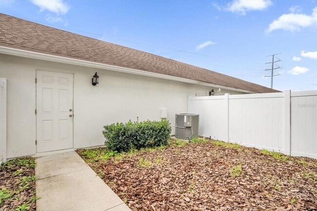 Building Photo - 15537 Honeybell Dr